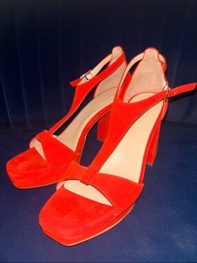 27 EDIT naturalizer in color “retro poppy” Suede Platform T-Strap Block Heels